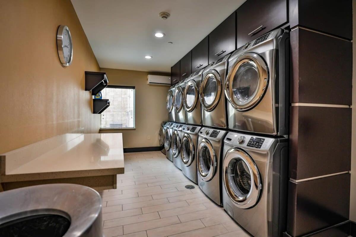 Апартаменти Free Parking Free Wifi With Kitchen Washer Dryer Relux Studio Group 2 Х'юстон Екстер'єр фото